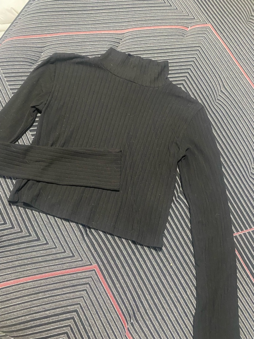 ✨3/$30 Ardene Black Ribbed Long‑Sleeve Crop Top